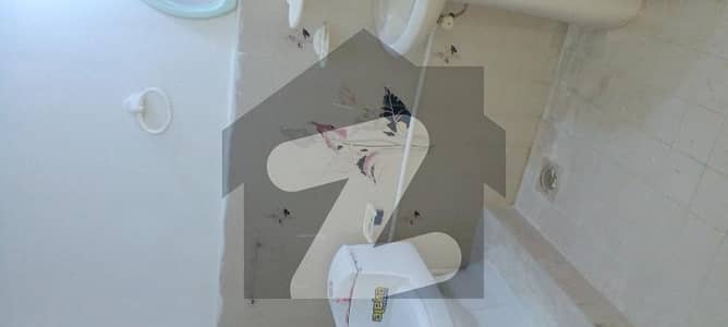 3beds Drawing lounge 2nd floor west open neat & clean in Rufi lake Drive gulistan e jauhar block 18