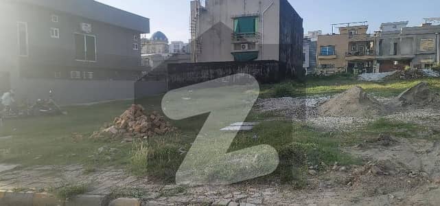 بحریہ ٹاؤن فیز 8 ۔ بلاک بی بحریہ ٹاؤن فیز 8,بحریہ ٹاؤن راولپنڈی,راولپنڈی میں 10 مرلہ رہائشی پلاٹ 1.5 کروڑ میں برائے فروخت۔