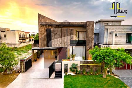 KANAL ULTRA MODERN SUPER STYLISH LUXURY BUNGALOW FOR SALE ON TOP LOCATION