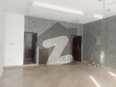 04 MARLA COMMERCIAL FLOOR AVAILABLE