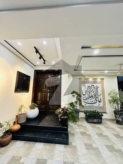ڈی ایچ اے فیز 6 ڈیفنس (ڈی ایچ اے),لاہور میں 5 کمروں کا 1 کنال مکان 5.0 لاکھ میں کرایہ پر دستیاب ہے۔