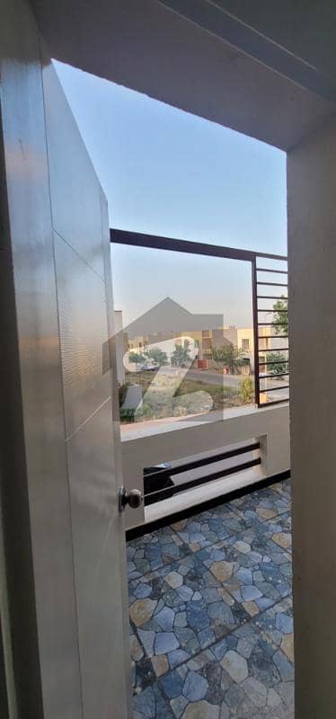 Ali Block 180 Square Yards Semi Corner 05 Bedrooms Villa For Sale