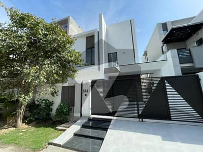 10 Marla House With Basement for Sale in Lake City