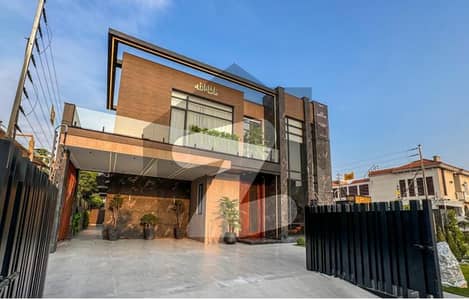 1 Kanal Slightly Used Top Quality Build Luxurious Beautiful Modern Design Villa For Sale In DHA Lahore Phase Prime Location