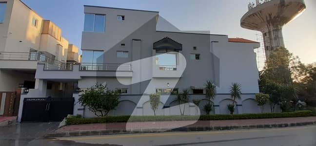 Bahria Town Phase 7 Used House 10 Marla