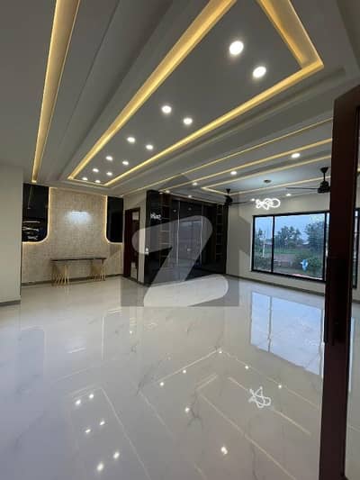 Upper Portion In DHA Defence Phase 2 Sized 1 Kanal Is Available