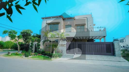 1 Kanal Corner Facing park, fully Basement Luxury House for Sale