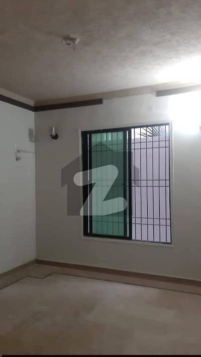 نارتھ ناظم آباد ۔ بلاک بی نارتھ ناظم آباد,کراچی میں 3 کمروں کا 10 مرلہ زیریں پورشن 1.2 لاکھ میں کرایہ پر دستیاب ہے۔
