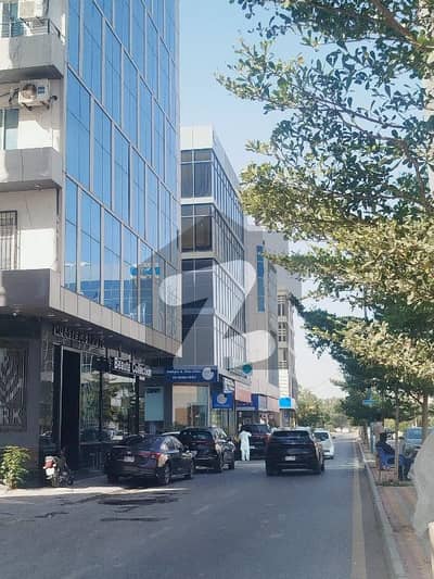 Showroom FOR RENT 800 SQ. FT WITH BASEMENT TOTAL 1600 SQ. FT 50 FEET BIG ROAD BUKHARI COMMERCIAL DHA PHASE 6