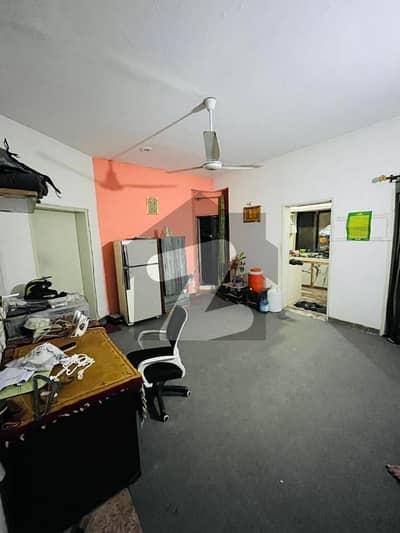 G11/3Pha flat in room Fully furnished for rent best option Good loction