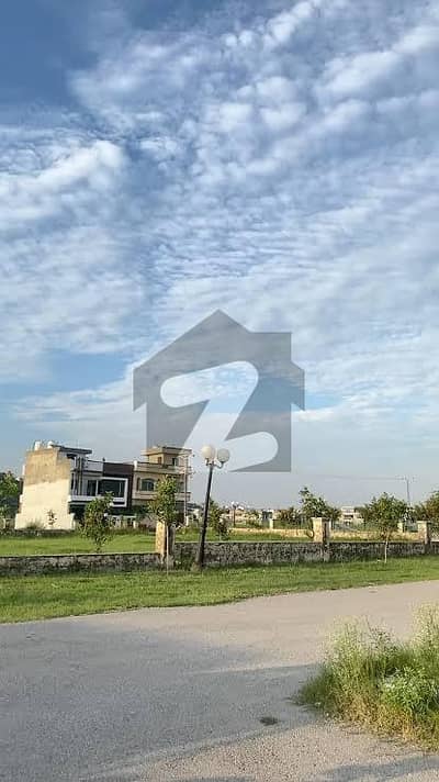 سی بی آر ٹاؤن فیز 1 ۔ ایگزیکٹو بلاک سی بی آر ٹاؤن فیز 1,سی بی آر ٹاؤن,اسلام آباد میں 6 مرلہ رہائشی پلاٹ 40.0 لاکھ میں برائے فروخت۔