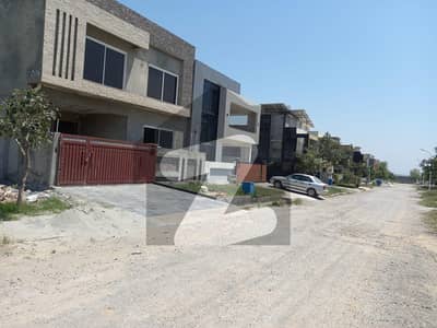 Prime Location - 5 Marla Plot for Sale in Block C, Gulberg Residencia