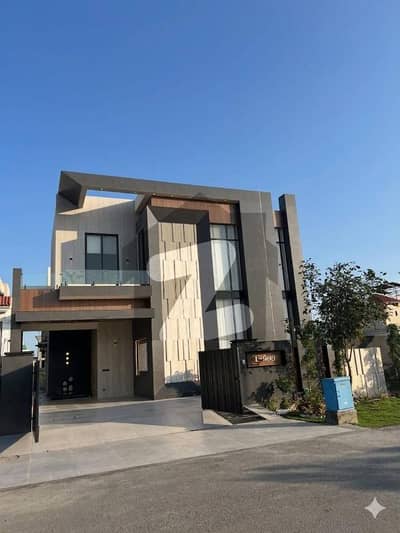 1 Kanal Like New House Available For Sale In Jasmine Block Bahria Town Lahore.