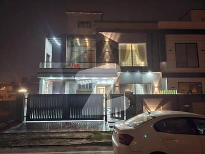 10 Marla Like New Good Condition House Available For Sale In Rafi BLock Bahria Town Lahore.
