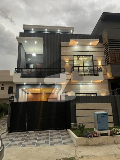 Mpchs multi gardens b-17 Islamabad   5 Marla brand New house available for sale   24/7 boring water electric meter available near market masjid school park everything available on walking distance