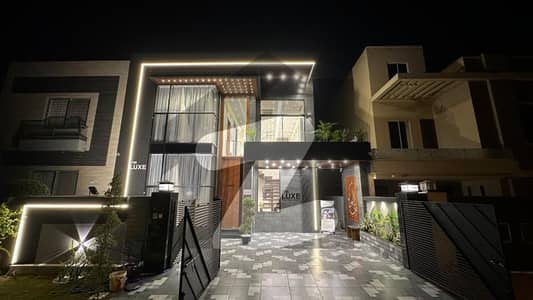 10 Marla Almost Brand New Luxury House For Sale In Bahria Town Lahore.