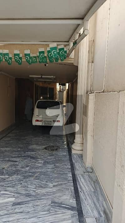 کیولری ایکسٹینشن لاہور میں 5 کمروں کا 12 مرلہ مکان 9.15 کروڑ میں برائے فروخت۔