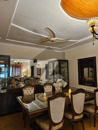 Defence 10 marla owner build bungalow ideal location reasonable price