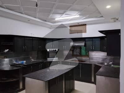 4 Bed Dd Portions Available For Rent 1st Floor 400 Gaz Gulshan