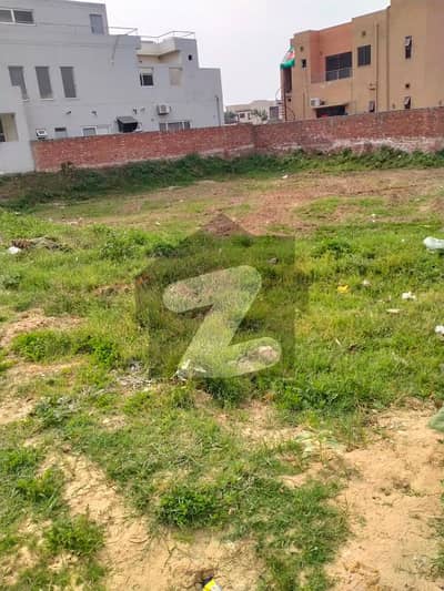 ڈی ایچ اے فیز 8 - بلاک زیڈ 5 ڈی ایچ اے فیز 8,ڈی ایچ اے ڈیفینس,لاہور میں 5 مرلہ رہائشی پلاٹ 77.0 لاکھ میں برائے فروخت۔