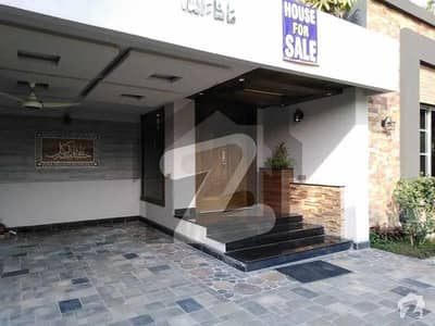 1 Kanal Almost Brand New House Available For Sale In Bahria Town Lahore.