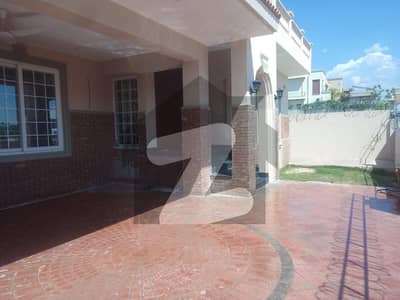 ڈی ۔ 12/3 ڈی ۔ 12,اسلام آباد میں 8 کمروں کا 1 کنال مکان 25.0 کروڑ میں برائے فروخت۔