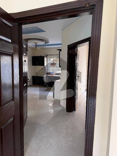 5 marla upper portion available for rent with gass