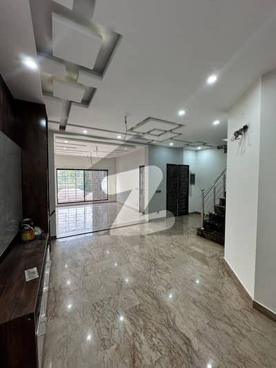 DOUBLE STORY DEMANDING 5 MARLA HOUSE AVAILABLE FOR SALE