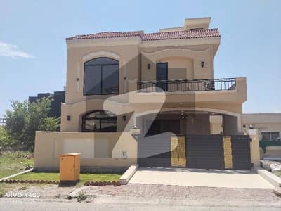 بحریہ انکلیو - سیکٹر سی 1 بحریہ انکلیو,بحریہ ٹاؤن,اسلام آباد میں 5 کمروں کا 10 مرلہ مکان 5.7 کروڑ میں برائے فروخت۔