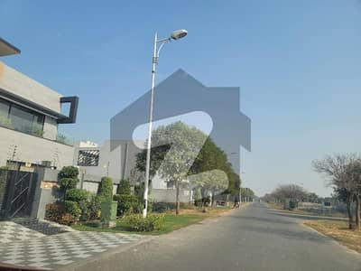 1500 Y Prime Location Plot Available In A Secure And Well-Developed Area. Ideal For Investment Or Building Your Dream Home With All Basic Utilities Nearby.