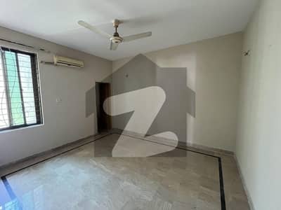 ویلینشیاء ۔ بلاک سی ویلینشیاء ہاؤسنگ سوسائٹی,لاہور میں 3 کمروں کا 1 کنال بالائی پورشن 95.0 ہزار میں کرایہ پر دستیاب ہے۔