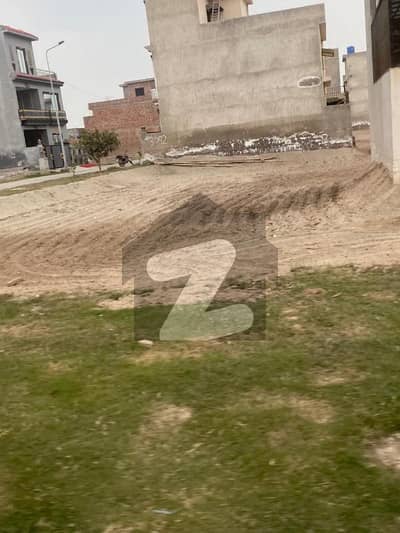 پارک ویو سٹی لاہور میں 10 مرلہ رہائشی پلاٹ 1.05 کروڑ میں برائے فروخت۔