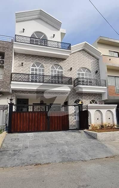 جی ۔ 13/2 جی ۔ 13,اسلام آباد میں 6 کمروں کا 8 مرلہ مکان 7.6 کروڑ میں برائے فروخت۔
