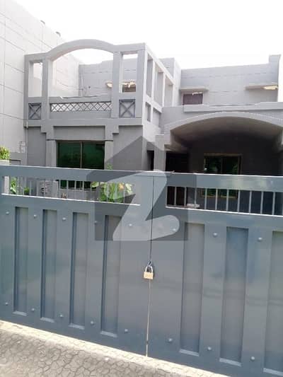 good looking 10 marla house for sale