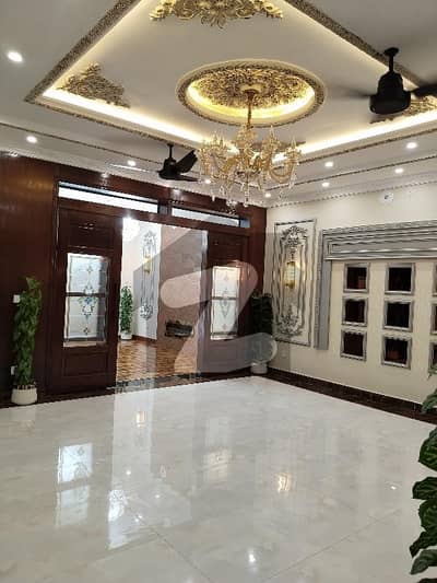 10 Marla braind New house for sale in Bahria twon Lahore.