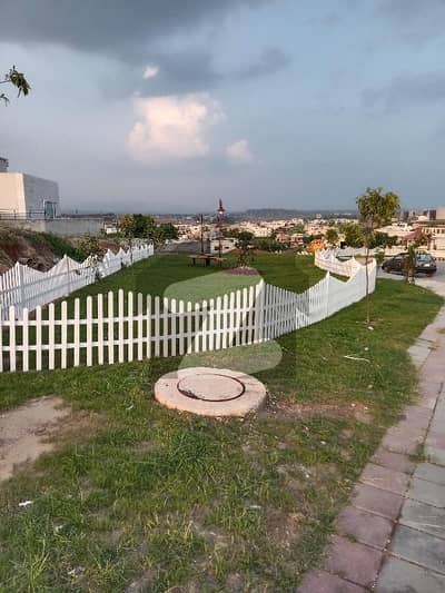 A Top location plot sale size 4 Marla commercial plot direct deel with owner Sector D