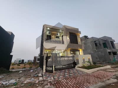 بحریہ ٹاؤن فیز 8 ۔ بلاک ایم بحریہ ٹاؤن فیز 8,بحریہ ٹاؤن راولپنڈی,راولپنڈی میں 3 کمروں کا 5 مرلہ مکان 2.2 کروڑ میں برائے فروخت۔