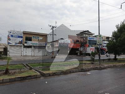 8 MARLACOMMERCIAL BUILDING FOR SALE IN MAIN COLLEGE ROAD LAHORE