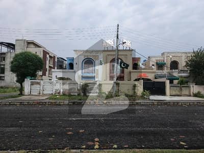 6 MARLA CORNER COMMERCIAL BUILDING FOR SALE COLLEGE ROAD LAHORE