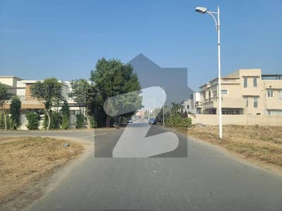 ڈی ایچ اے فیز 7 - بلاک ٹی فیز 7,ڈیفنس (ڈی ایچ اے),لاہور میں 1 کنال رہائشی پلاٹ 3.4 کروڑ میں برائے فروخت۔