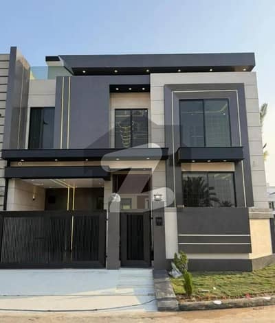 6.75 Corner Luxury House Available For Sale