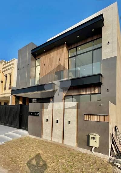5.50 Marla Luxury House Available For Sale in Khayaban E Green Prime Location Satiana Road Faisalabad