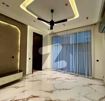 5.50 Marla Luxury House Available For Sale in Khayaban E Green Prime Location Satiana Road Faisalabad