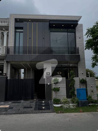 5 MARLA ELEGANT AND FULLY MAINTAINED SUPER HOT LOCATED BUNGALOW IS AVAILABLE IN THE BEST BLOCK OF DHA 9 TOWN LAHORE.