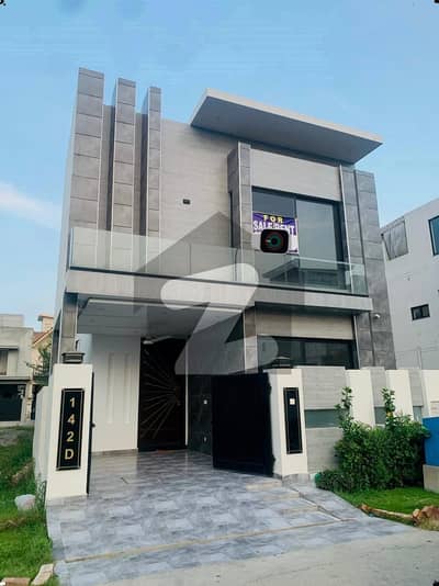 5 MARLA ELEGANT AND FULLY MAINTAINED SUPER HOT LOCATED BUNGALOW IS AVAILABLE IN THE BEST BLOCK OF DHA 9 TOWN LAHORE.