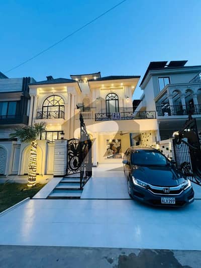 10 Marla Luxury House With Gas Available For Sale In Bahria Town Lahore.