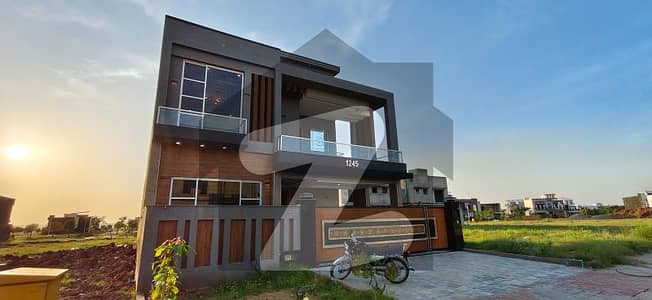 بحریہ ٹاؤن فیز 8 ۔ بلاک ایل بحریہ ٹاؤن فیز 8,بحریہ ٹاؤن راولپنڈی,راولپنڈی میں 8 کمروں کا 10 مرلہ مکان 4.2 کروڑ میں برائے فروخت۔