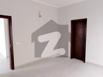 Triple Storey 240 Square Yards House Available In Gulshan-E-Iqbal - Block 5 For Sale