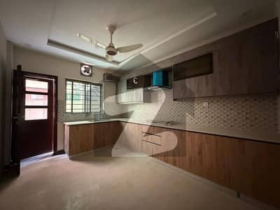 عسکری 6 ملیر کنٹونمنٹ,کینٹ,کراچی میں 5 کمروں کا 12 مرلہ مکان 6.45 کروڑ میں برائے فروخت۔