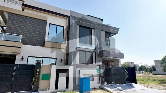او ایل سی ۔ بلاک اے اوورسیز لو کاسٹ,بحریہ آرچرڈ فیز 2,بحریہ آرچرڈ,لاہور میں 4 کمروں کا 5 مرلہ مکان 2.1 کروڑ میں برائے فروخت۔